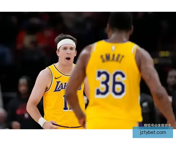 表现超预期今夏多支球队欲挖角湖人或为里夫斯开顶薪合同